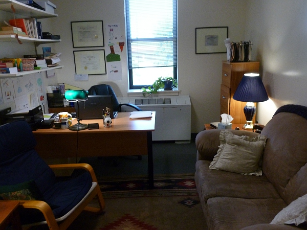 Image of a cheerful, comfortable therapy office